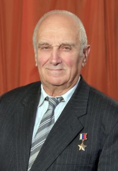 Абрамович Юрий.