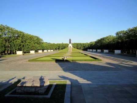 Мемориал павшим советским воинам.